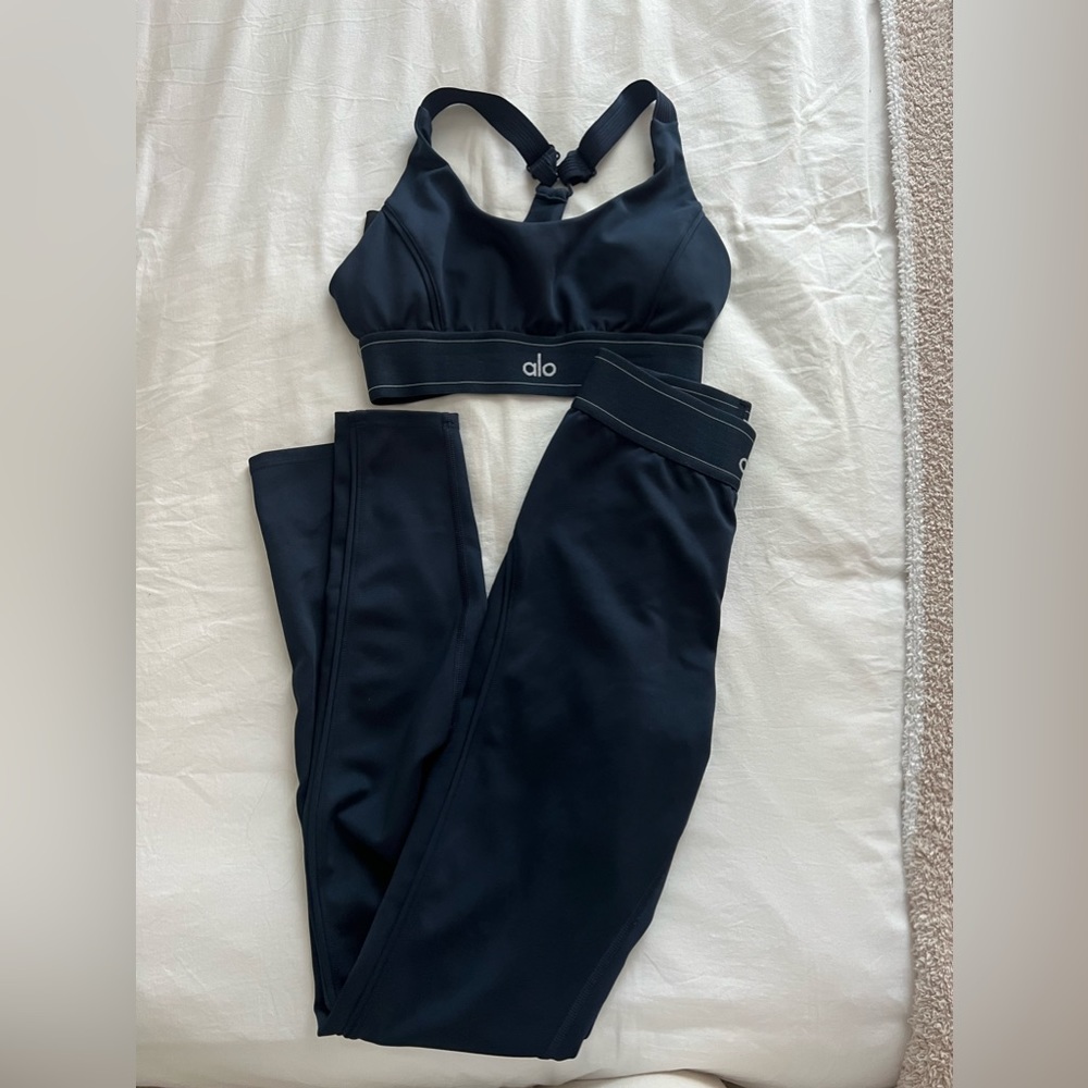 Airlift High-Waist Suit Up Leggings and Airlift Suit Up Bra